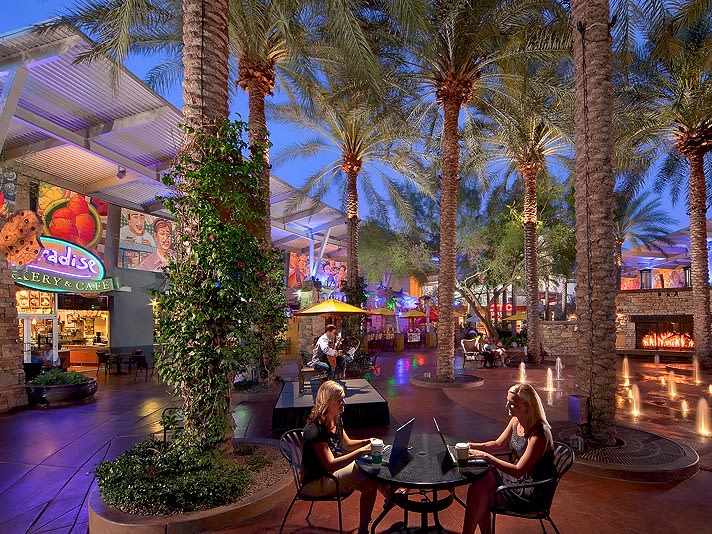 Desert Ridge Marketplace|©Michael Baxter