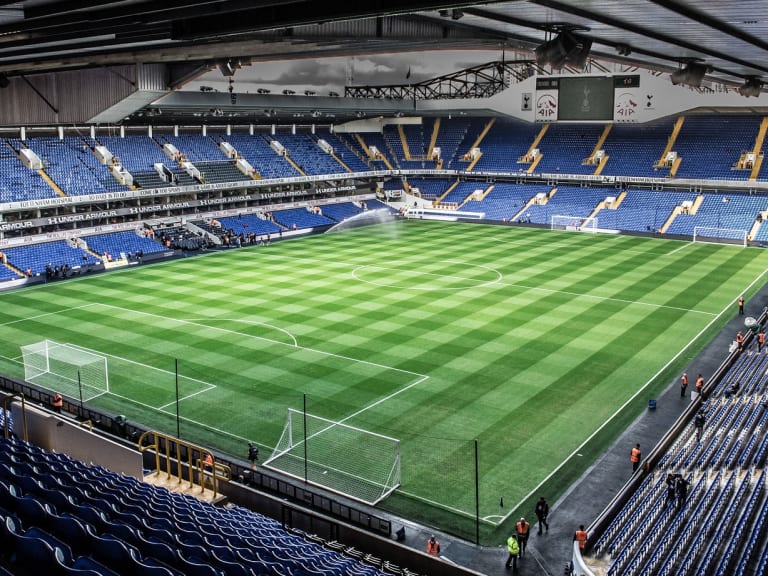 leeres Fußballfeld|©fer_lorente