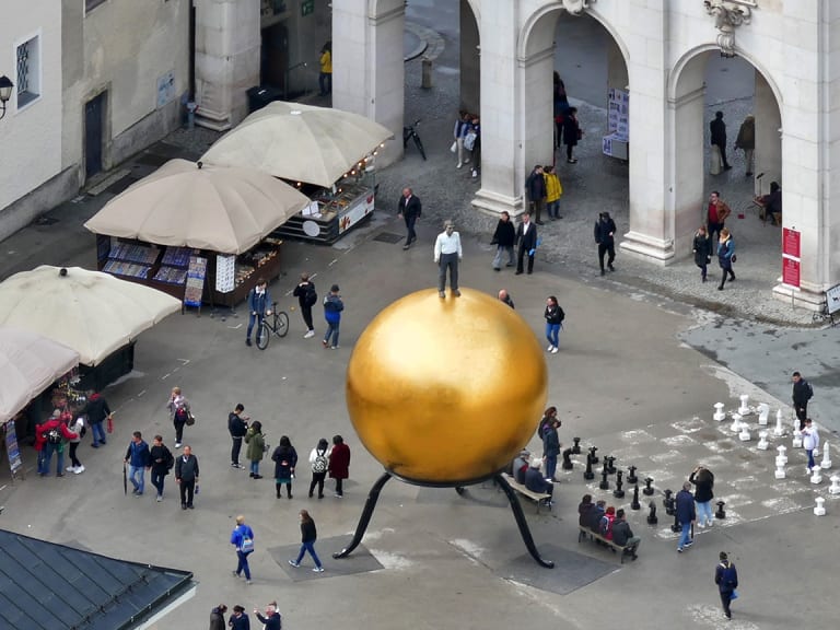Salzburg: Kapitelplatz, Sphaera|©Henk Binnendijk