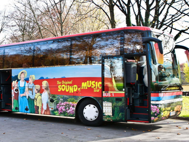 Sound of Music Tour Bus|©kaylenelise