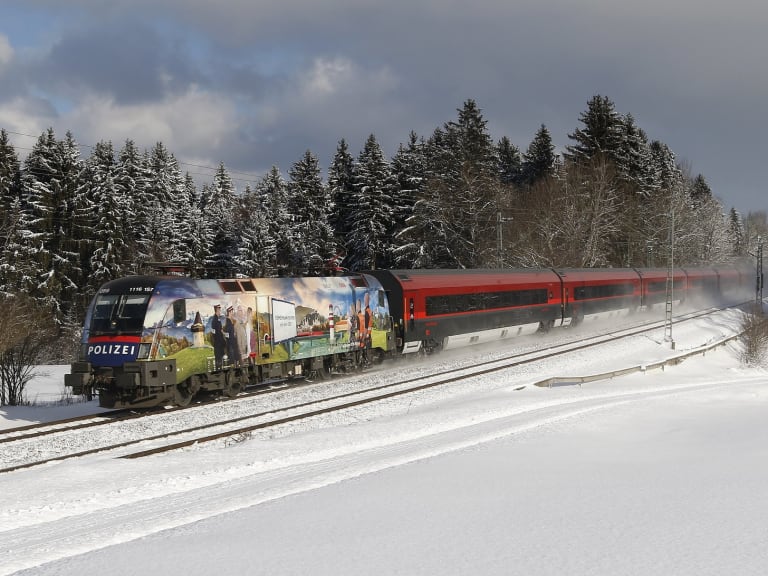 Zug im Winter|©Rolf Eisenkolb