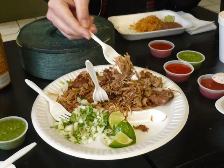 巴里奧洛根 (Barrio Logan) 的卡尼塔斯 (Carnitas) 早餐|©jenkay2001