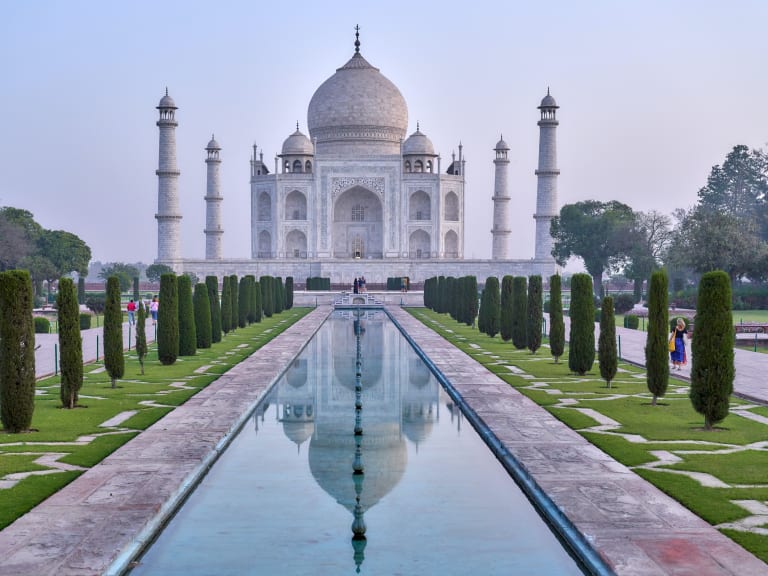 Discovering the Taj Mahal| ©Julian Yu