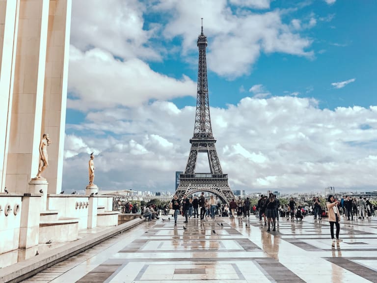 Walking to the Eiffel Tower| ©Isabella Barreto