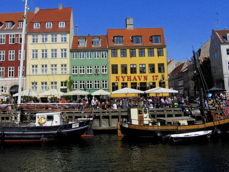 哥本哈根，新港|©https://res.cloudinary.com/hello-tickets/image/upload/v1704652097/post_images/Copenhagen-202/Ver-y-hacer/24445133291_7c082b45c8_k_Cropped.jpg