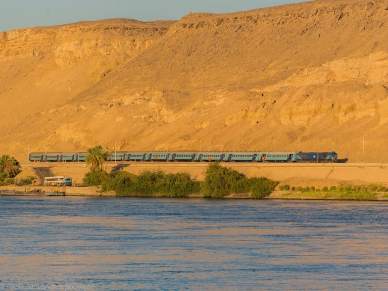 Tren desde Luxor | ©Rab Lawrence