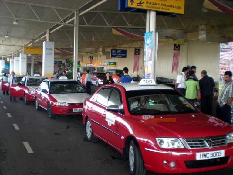 Cab in Kuala Lumpur| ©LCCT LIMO