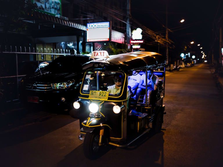 Tuk tuk di notte| ©romain MANZANO