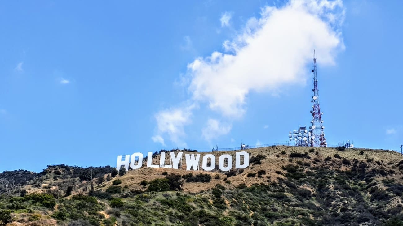 vista do famoso sinal de hollywood marco em los angeles califórnia