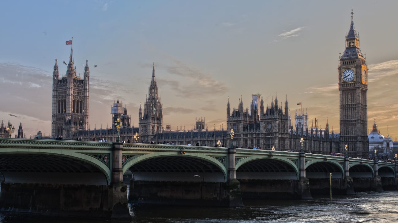 Cruzeiros com jantar pelo Tâmisa em Londres