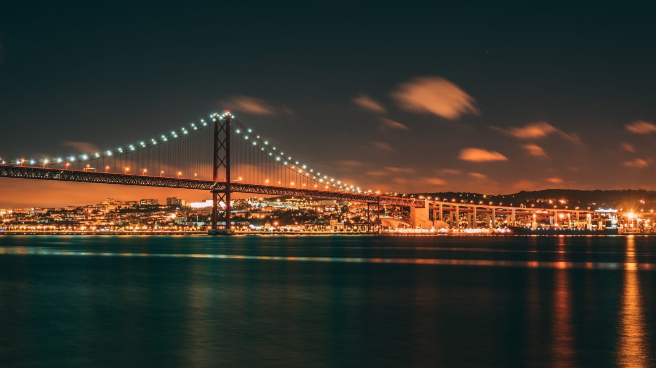 Lisbon by Night: a handy guidebook for exploring the city's nightlife