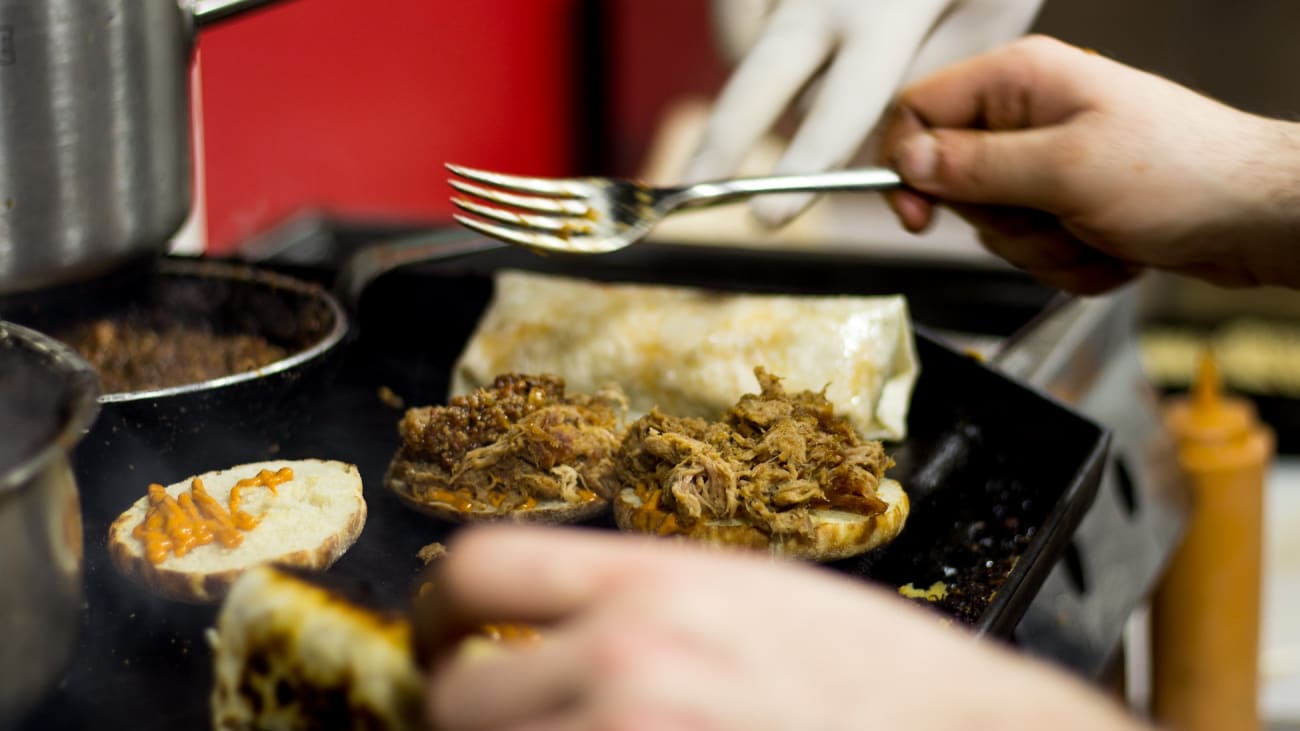 Qué comer en Atenas: tours gastronómicos, cenas y clases de cocina