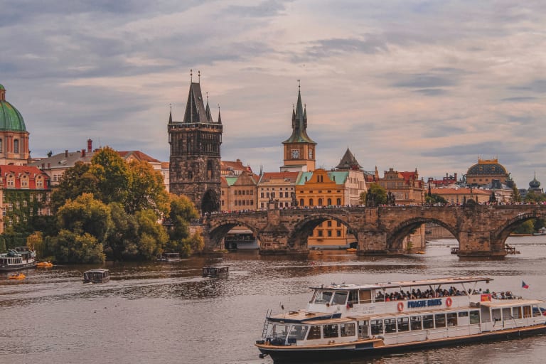 Vltava-joen risteily| ©Ouael Ben