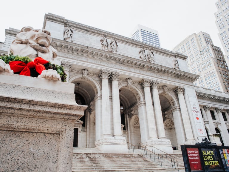 The famous staircase of the New York Public Library| ©Hellotickets