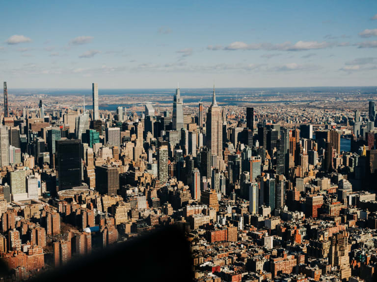 Lentäminen Manhattanin yllä| ©Hellotickets