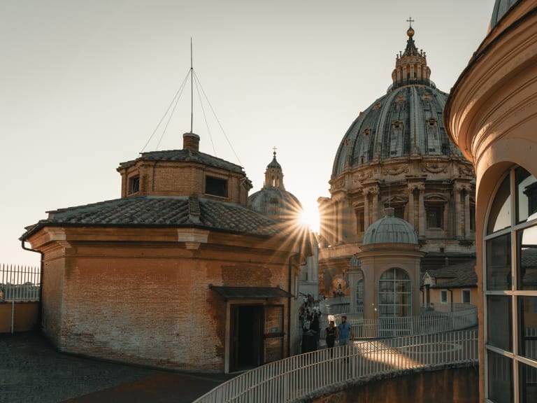 Tejado de la Basílica de San Pedro al atardecer | ©Clay Banks