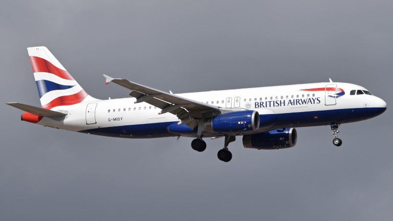 Avión aterrizando en Londres