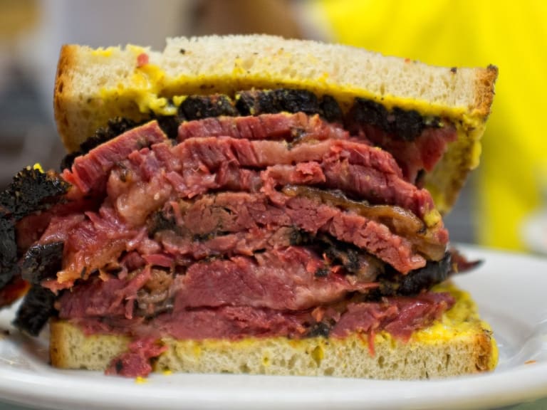 Katz's Pastrami Sandwich| ©Katz NYC