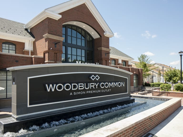 Woodbury Common Premium Outlets in New York: Gucci, Dior, Fendi