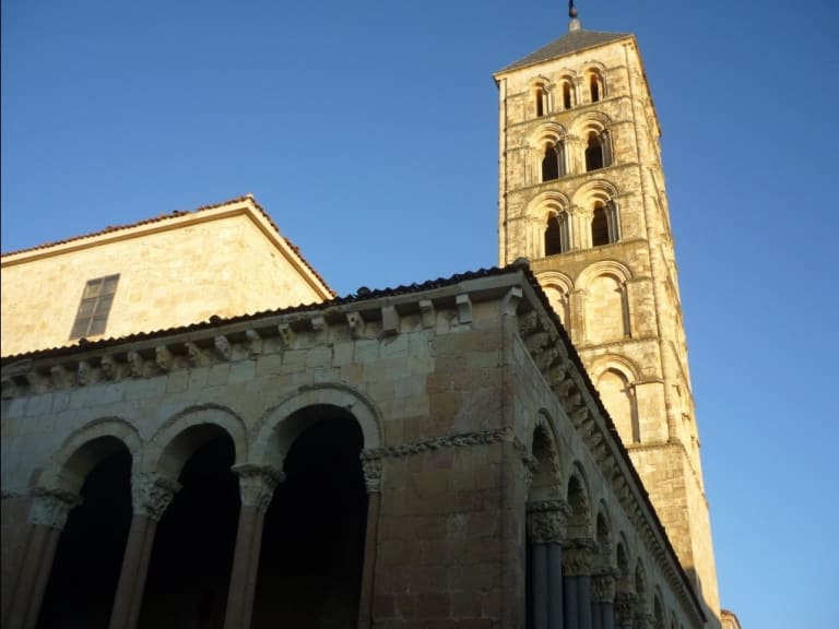 サン・エステバン教会| ©Catedrales e Iglesias/Cathedrals and Churches