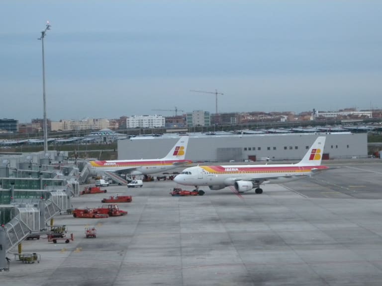 アドルフォ・スアレス・バラハス空港滑走路| ©Ricardo Ricote Rodríguez