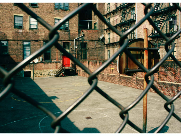 Quadra de basquete no Harlem | ©Bertrand Colombo