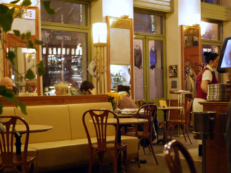 Savoy Cafén sisällä| ©Roy Katzenberg