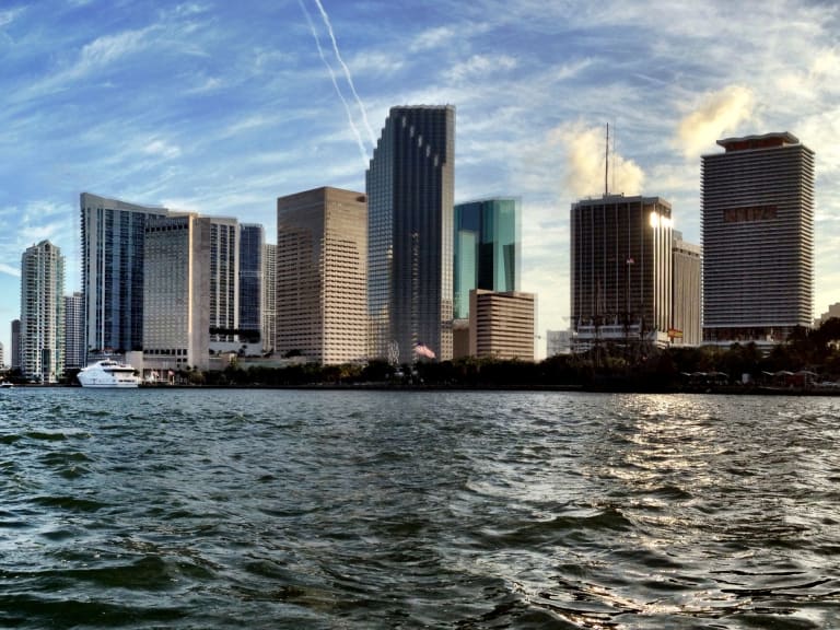 Die Skyline von Miami vom Wasser aus| ©Ines Hegedus-Garcia