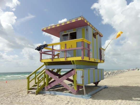 Typical South Beach lifeguard stand| ©K.B.L. Luccia-1.000 pic