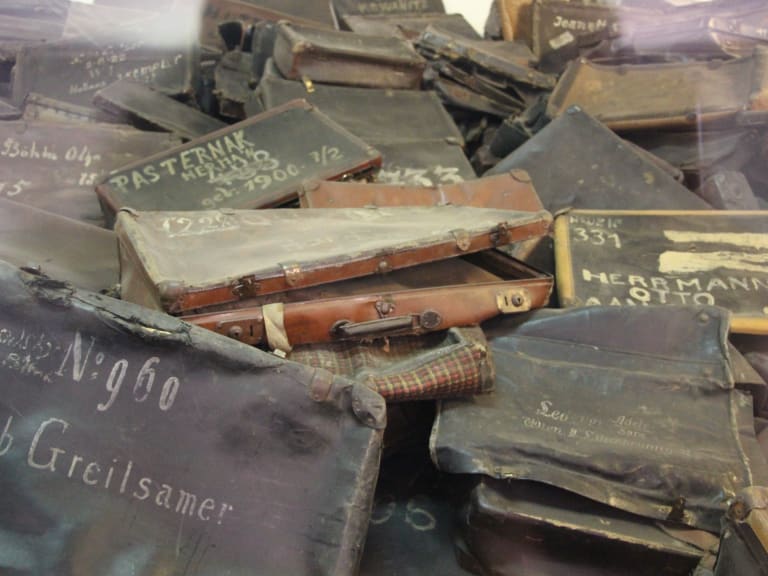 Auschwitzin vangeilta viedyt matkatavarat| ©Fred Romero