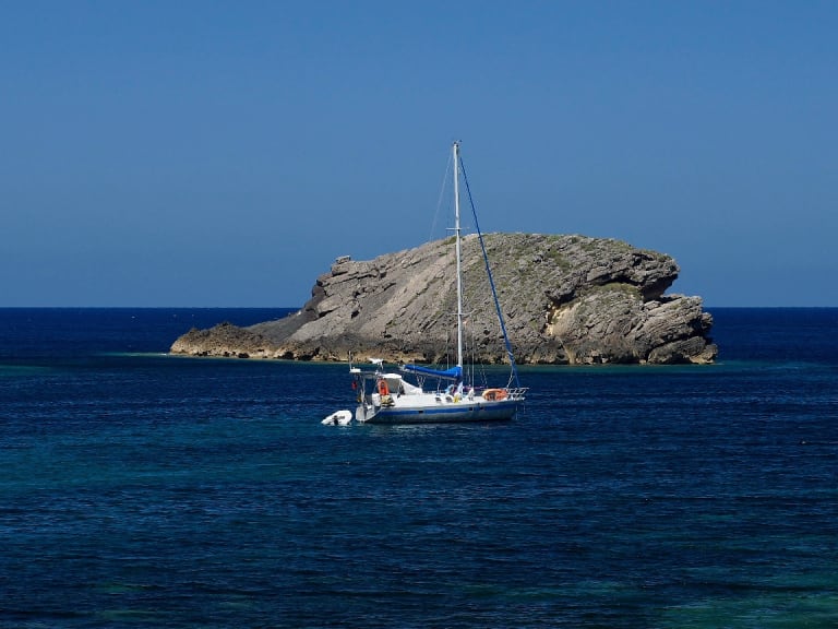 Disfruta del mar, la brisa y el sol en las costas de Menorca | ©Franco Vannini