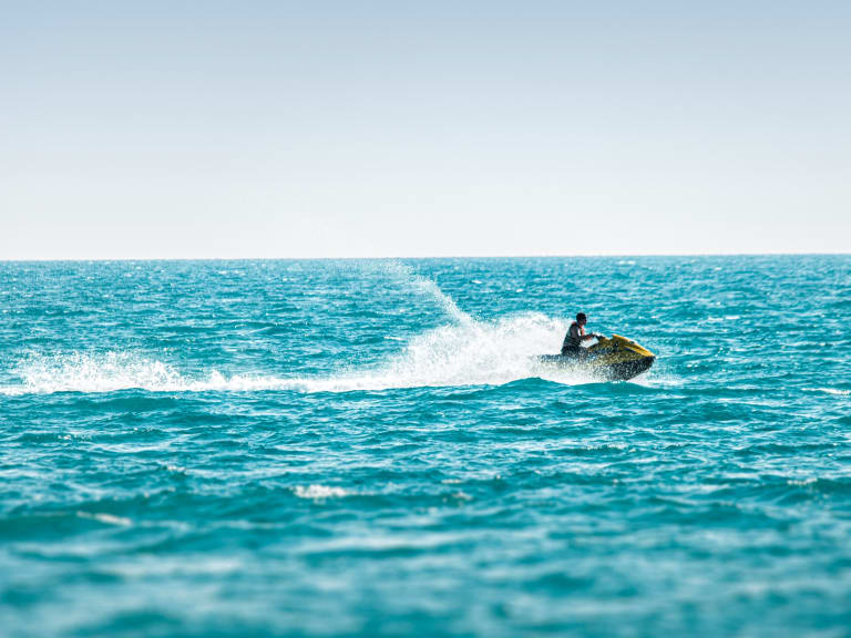 Feel the speed with the jet skis in Menorca.| ©Bas van den Eijkhof