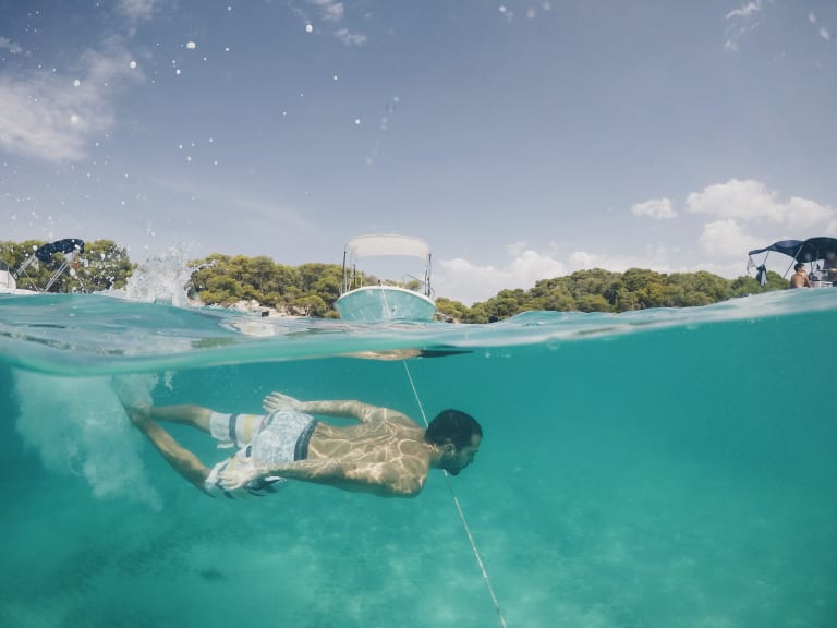 Swimming in crystal clear waters| ©Daniel Ferrandiz