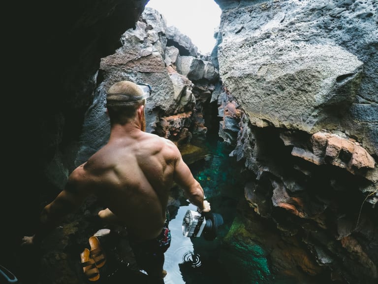 Snorkeling in caves| ©Jakob Owens