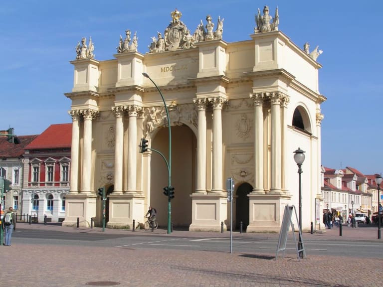 Porta de Brandenburgo em Potsdam| ©User Bruhaha - Wikipedia
