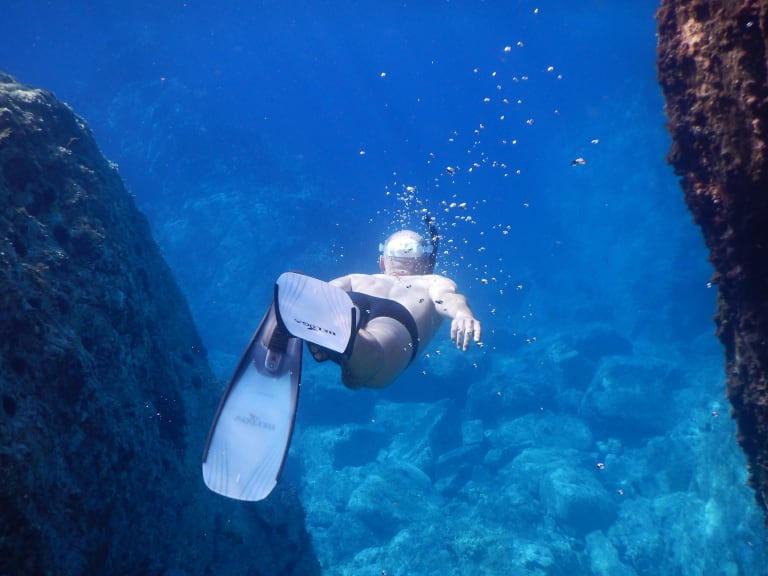 世界でも有数の美しい海でシュノーケリング。| ©Marco Assmann