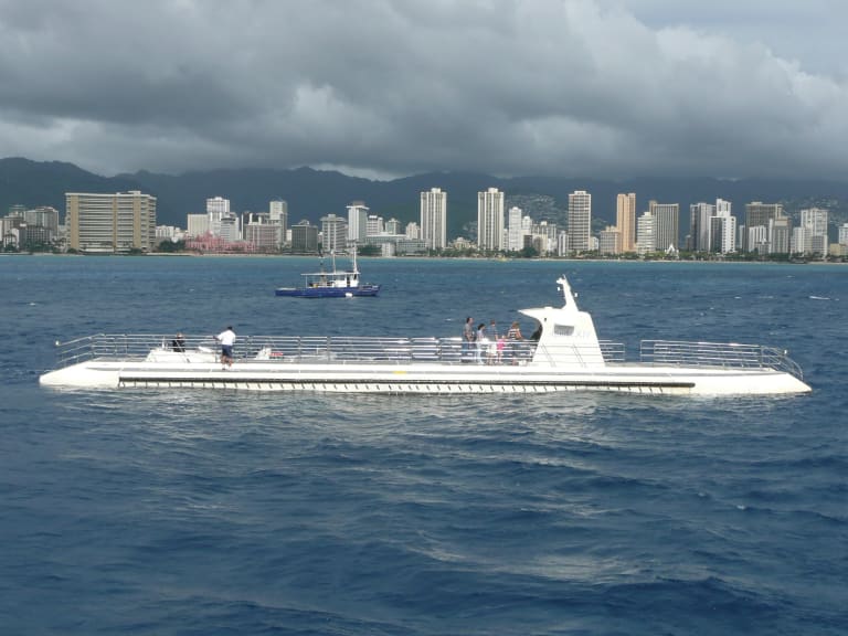 Tourists entering the Atlantis Submarine in Oahu| ©Brian Sterling