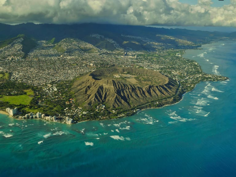 Discover Oahu's amazing sights from the helicopter| ©Eric Tessmer