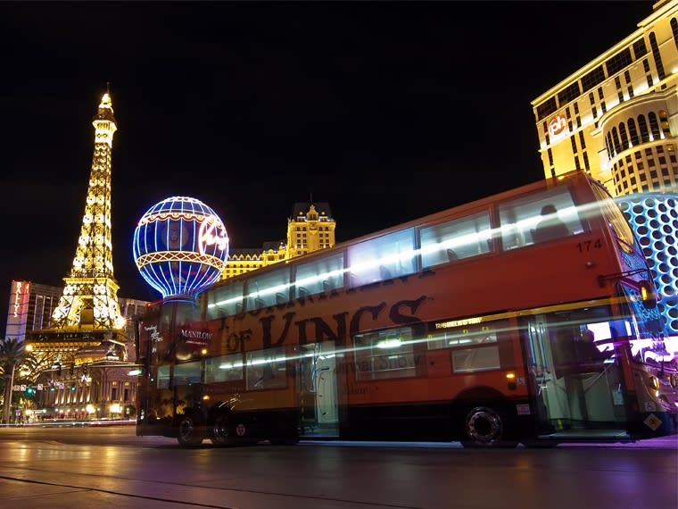 Las Vegas: Panoramic Night Tour with Live Guide