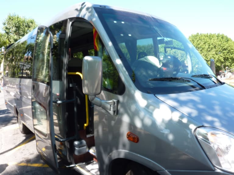 Travel by minibus| ©Patrick Gaudin