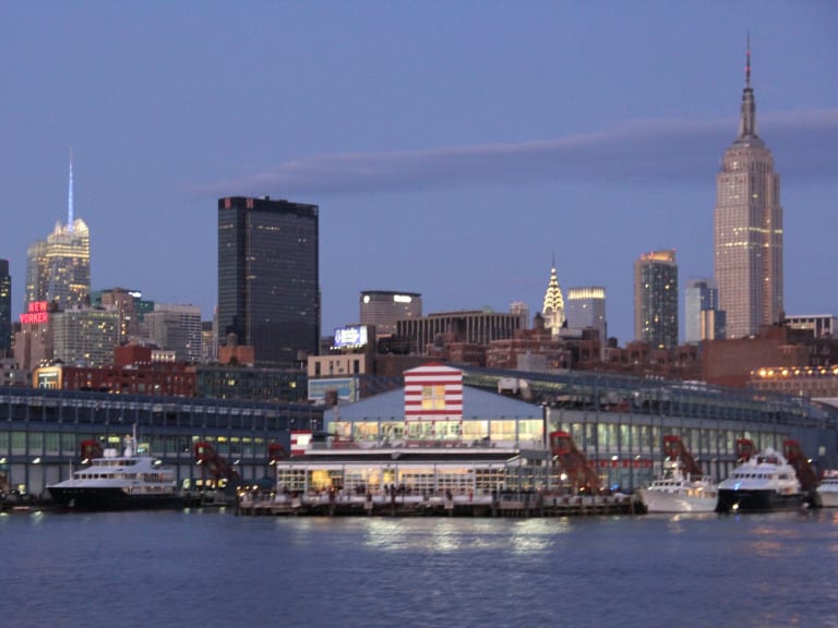 Dock with New York in the background| ©Ana Paula Hirama