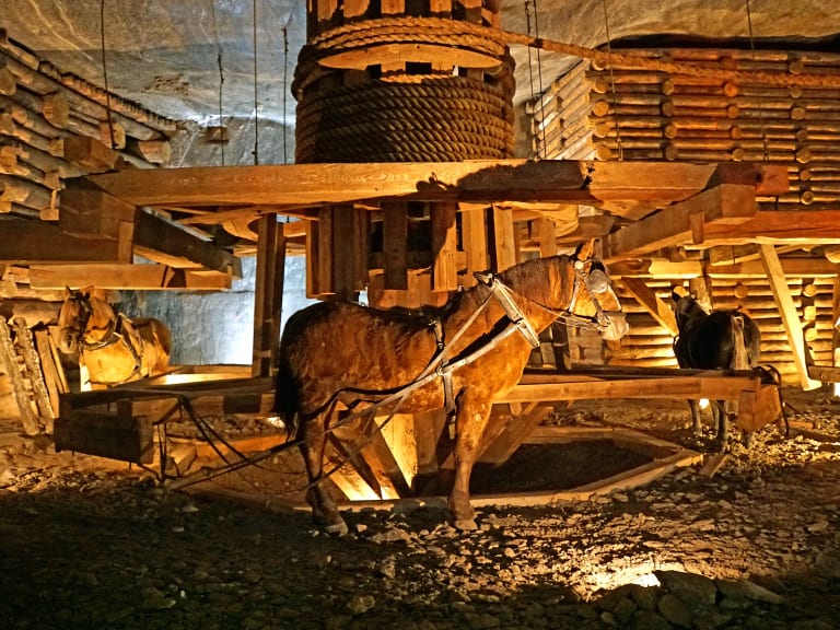 Representación del trabajo en las minas a lo largo del tiempo | ©Dennis Jarvis