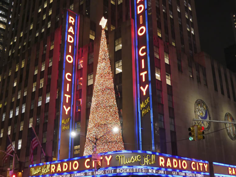 The 11 Best NYC Christmas Trees - Hellotickets