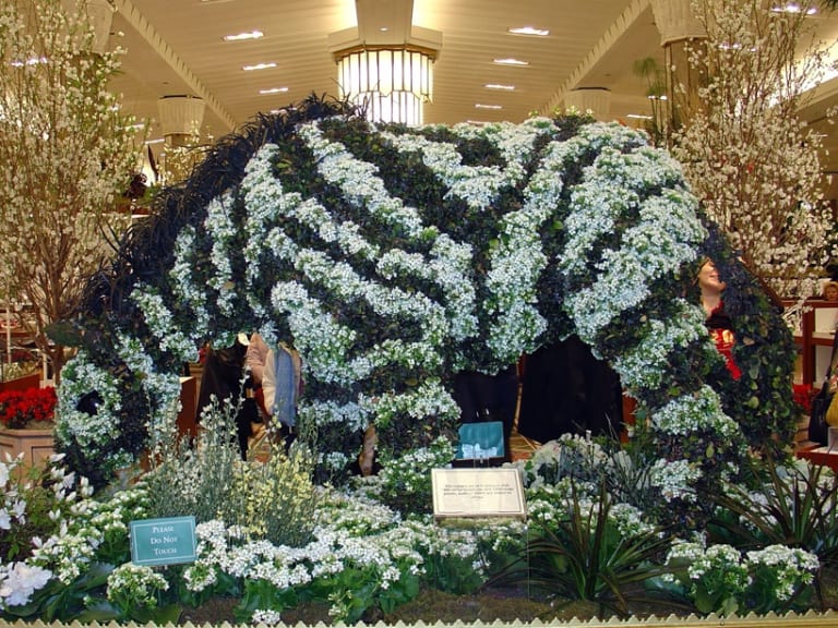 Horse made out of flowers from the Macy's Exhibit.| ©Salon NYC