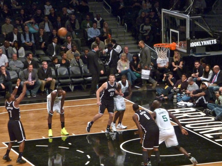🏀 Como é um JOGO DE BASQUETE DA NBA dos Knicks em Nova York
