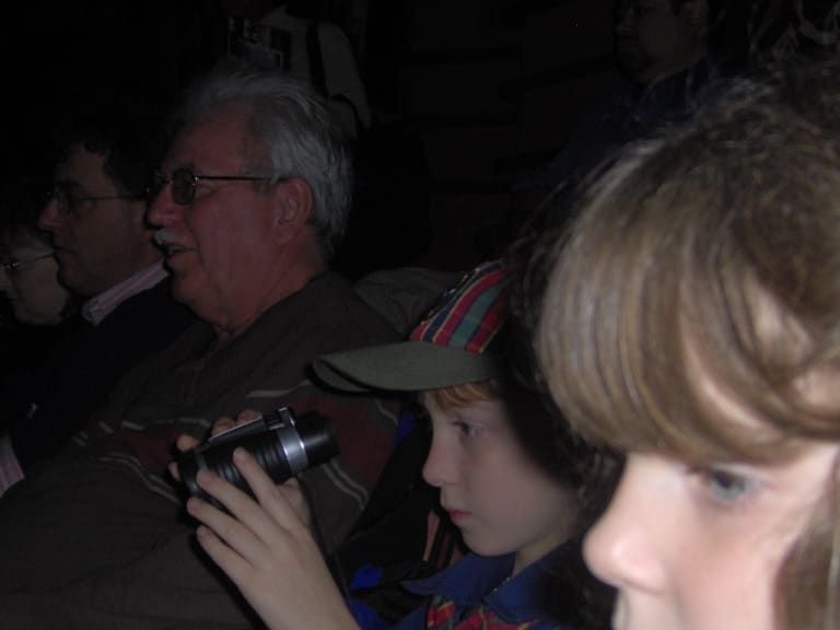 Family enjoying the show| ©nmpack78