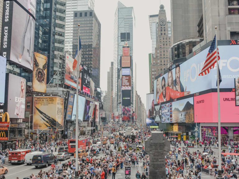 TOUR pela TIMES SQUARE em NOVA YORK - o que fazer, lojas, restaurantes,  show da Broadway e dicas! 