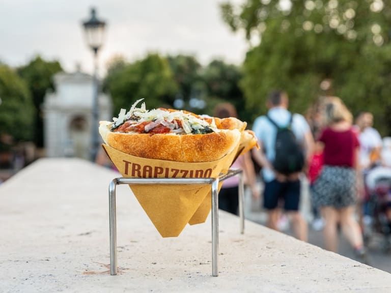 Ruoka kohteessa Trapizzino Rome Trilussa| ©Trapizzino