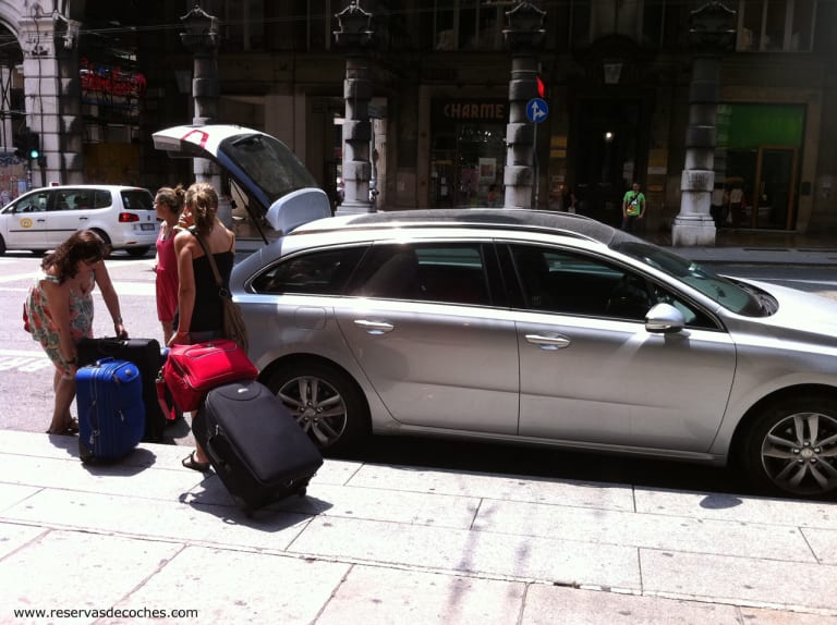 Viajar de carro| ©Alquiler de Coches