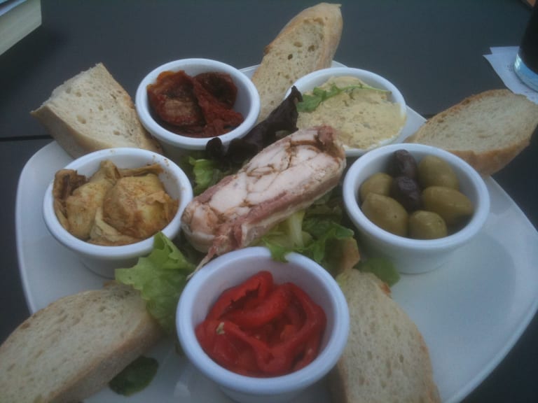 Enjoying the Mezze| ©DeepBluC